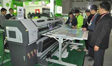 Çin Rulo To rulo UV Baskı Makinesi, CMYK UV Masaüstü Baskı Makinesi Tedarikçi